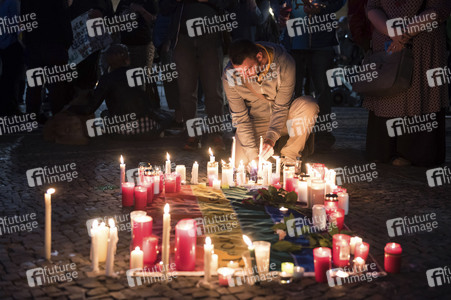 Gedenken an die Opfer des Anschlags von Orlando in Berlin