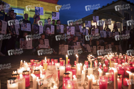 Gedenken an die Opfer des Anschlags von Orlando in Berlin