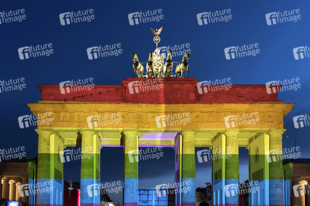 Gedenken an die Opfer des Anschlags von Orlando in Berlin