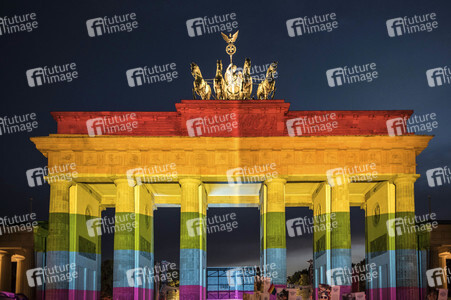 Gedenken an die Opfer des Anschlags von Orlando in Berlin