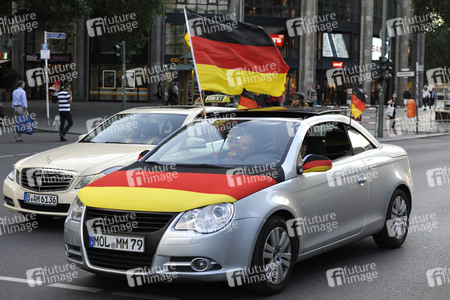 Autokorso nach dem UEFA-Fußball-Europameisterschaft 2016 Spiel Deutschland gegen Nordirland in Berlin