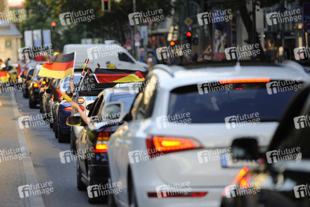 Autokorso nach dem UEFA-Fußball-Europameisterschaft 2016 Spiel Deutschland gegen Nordirland in Berlin