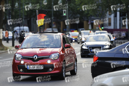 Autokorso nach dem UEFA-Fußball-Europameisterschaft 2016 Spiel Deutschland gegen Nordirland in Berlin