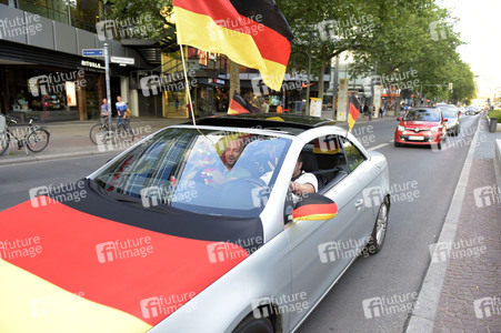 Autokorso nach dem UEFA-Fußball-Europameisterschaft 2016 Spiel Deutschland gegen Nordirland in Berlin