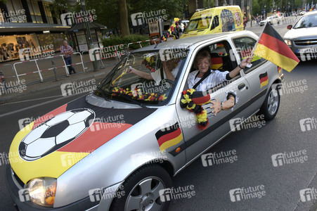 Autokorso nach dem UEFA-Fußball-Europameisterschaft 2016 Spiel Deutschland gegen Nordirland in Berlin