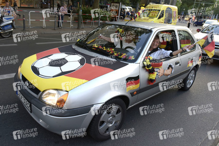 Autokorso nach dem UEFA-Fußball-Europameisterschaft 2016 Spiel Deutschland gegen Nordirland in Berlin