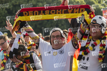 Fanmeile beim UEFA-Fußball-Europameisterschaft 2016 Spiel Deutschland gegen Nordirland in Berlin