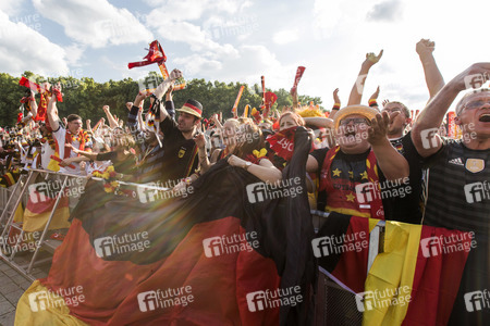 Fanmeile beim UEFA-Fußball-Europameisterschaft 2016 Spiel Deutschland gegen Nordirland in Berlin