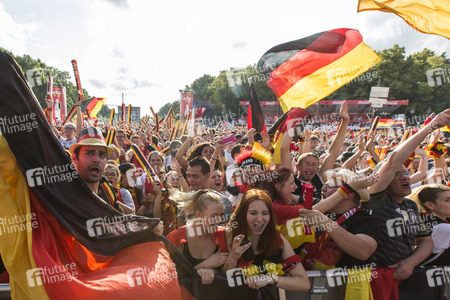 Fanmeile beim UEFA-Fußball-Europameisterschaft 2016 Spiel Deutschland gegen Nordirland in Berlin