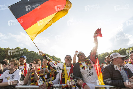 Fanmeile beim UEFA-Fußball-Europameisterschaft 2016 Spiel Deutschland gegen Nordirland in Berlin
