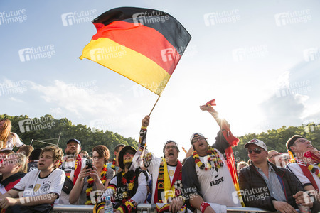 Fanmeile beim UEFA-Fußball-Europameisterschaft 2016 Spiel Deutschland gegen Nordirland in Berlin