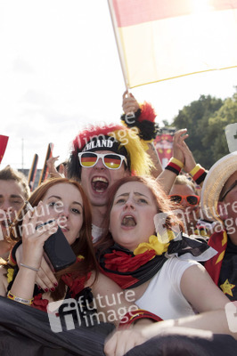 Fanmeile beim UEFA-Fußball-Europameisterschaft 2016 Spiel Deutschland gegen Nordirland in Berlin