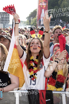 Fanmeile beim UEFA-Fußball-Europameisterschaft 2016 Spiel Deutschland gegen Nordirland in Berlin