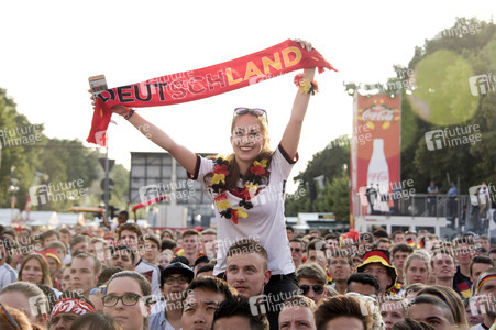 Fanmeile beim UEFA-Fußball-Europameisterschaft 2016 Spiel Deutschland gegen Nordirland in Berlin