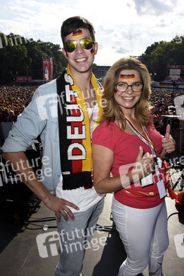 Fanmeile beim UEFA-Fußball-Europameisterschaft 2016 Spiel Deutschland gegen Nordirland in Berlin
