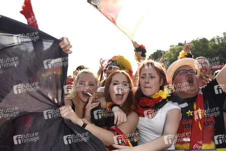 Fanmeile beim UEFA-Fußball-Europameisterschaft 2016 Spiel Deutschland gegen Nordirland in Berlin