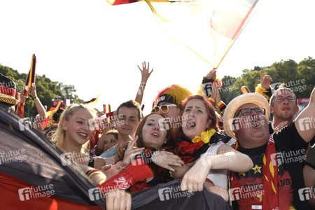 Fanmeile beim UEFA-Fußball-Europameisterschaft 2016 Spiel Deutschland gegen Nordirland in Berlin