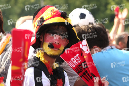 Fanmeile beim UEFA-Fußball-Europameisterschaft 2016 Spiel Deutschland gegen Nordirland in Berlin