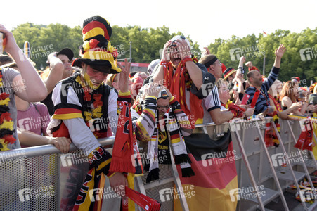 Fanmeile beim UEFA-Fußball-Europameisterschaft 2016 Spiel Deutschland gegen Nordirland in Berlin