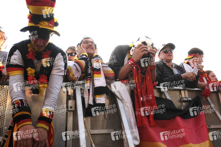 Fanmeile beim UEFA-Fußball-Europameisterschaft 2016 Spiel Deutschland gegen Nordirland in Berlin