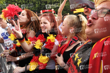 Fanmeile beim UEFA-Fußball-Europameisterschaft 2016 Spiel Deutschland gegen Nordirland in Berlin