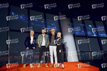 Roland Emmerich, Liam Hemsworth, Jeff Goldblum, Maika Monroe
