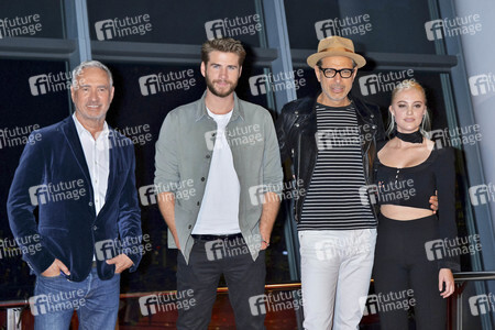 Roland Emmerich, Liam Hemsworth, Jeff Goldblum, Maika Monroe