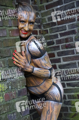 Holzgliederfigur / Human Artist Model Bodypainting