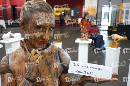 Holzgliederfigur / Human Artist Model Bodypainting