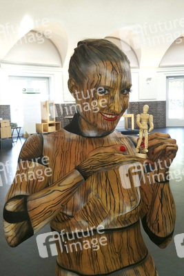 Holzgliederfigur / Human Artist Model Bodypainting