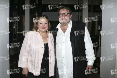 Premiere des Theaterstücks 'Wand an Wand' in Hamburg