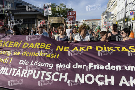 Protest gegen das Vorgehen der türkischen Regierung nach dem gescheiterten Militärputsch