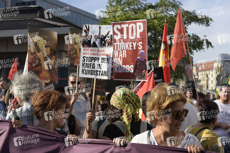 Protest gegen das Vorgehen der türkischen Regierung nach dem gescheiterten Militärputsch