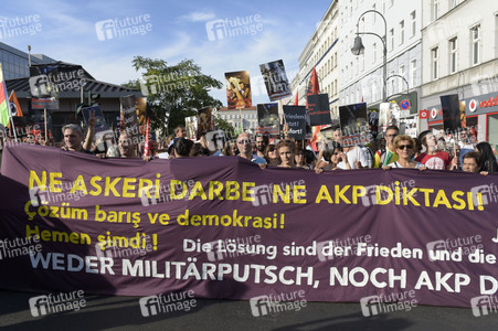 Protest gegen das Vorgehen der türkischen Regierung nach dem gescheiterten Militärputsch