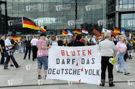 'Merkel muss weg' Demo in Berlin