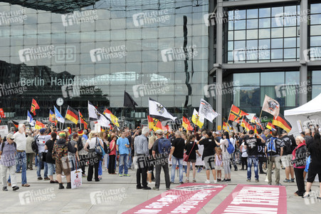 'Merkel muss weg' Demo in Berlin