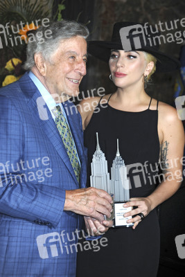 Lady Gaga und Tony Bennett bei der IIllumination des Empire State Buildings in New York
