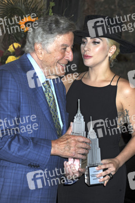Lady Gaga und Tony Bennett bei der IIllumination des Empire State Buildings in New York