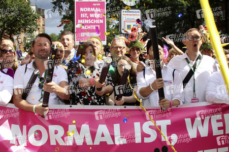 Parade zum Christopher Street Day 2016 in Hamburg