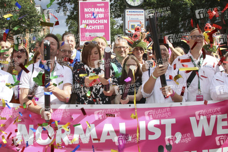 Parade zum Christopher Street Day 2016 in Hamburg