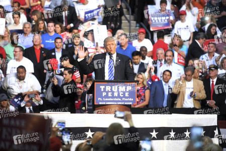 Wahlkampfveranstaltung von Donald Trump un Sunrise