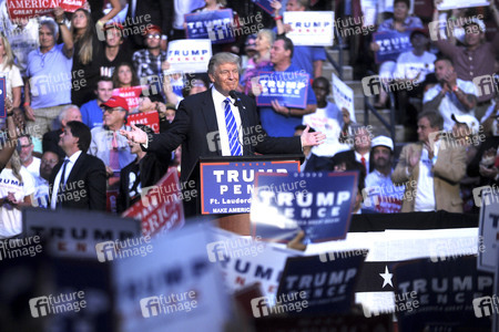 Wahlkampfveranstaltung von Donald Trump un Sunrise