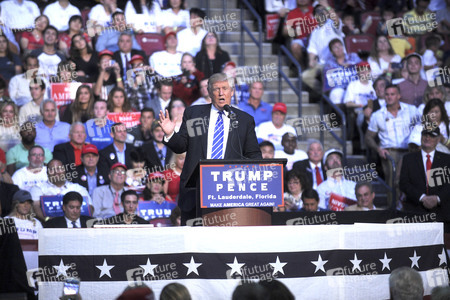 Wahlkampfveranstaltung von Donald Trump un Sunrise