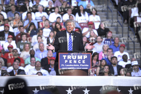 Wahlkampfveranstaltung von Donald Trump un Sunrise