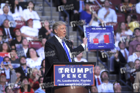 Wahlkampfveranstaltung von Donald Trump un Sunrise