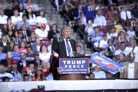 Wahlkampfveranstaltung von Donald Trump un Sunrise