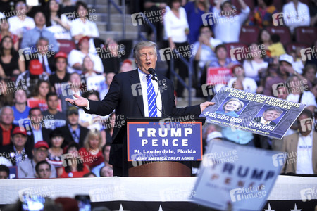 Wahlkampfveranstaltung von Donald Trump un Sunrise
