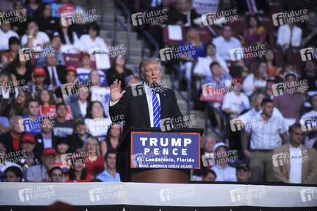 Wahlkampfveranstaltung von Donald Trump un Sunrise