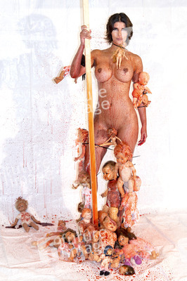 Kunstperformance Babydoll Fashion by Micaela Schäfer in Berlin