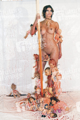 Kunstperformance Babydoll Fashion by Micaela Schäfer in Berlin